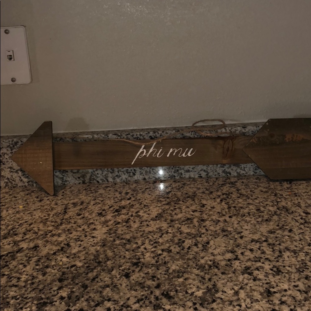 Wooden Phi Mu sorority arrow decor
